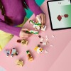LEGO_21592_Lifestyle_Build_crop